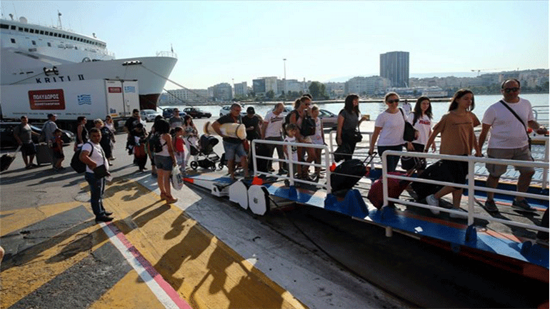 Στάσιμη παρέμεινε η επιβατική κίνηση τον Ιούλιο στα λιμάνια