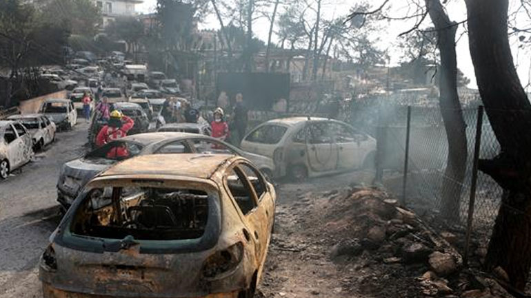 Μπαράζ καταγγελιών για έλλειψη οργάνωσης ώστε να εκκενωθεί το Μάτι