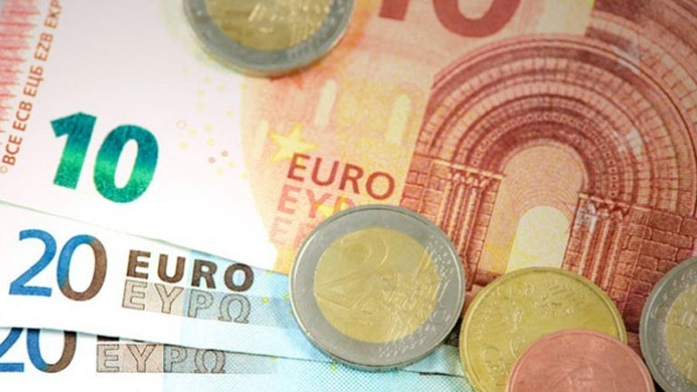 Περιορίστηκε το επιτοκιακό περιθώριο μεταξύ καταθέσεων – χορηγήσεων τον Ιούνιο