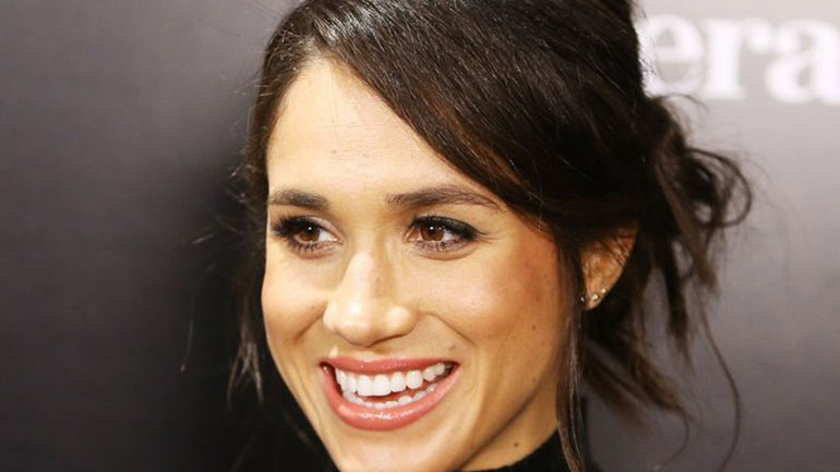 Messy bun: Πώς θα πετύχεις το πιο hot χτένισμα του καλοκαιριού