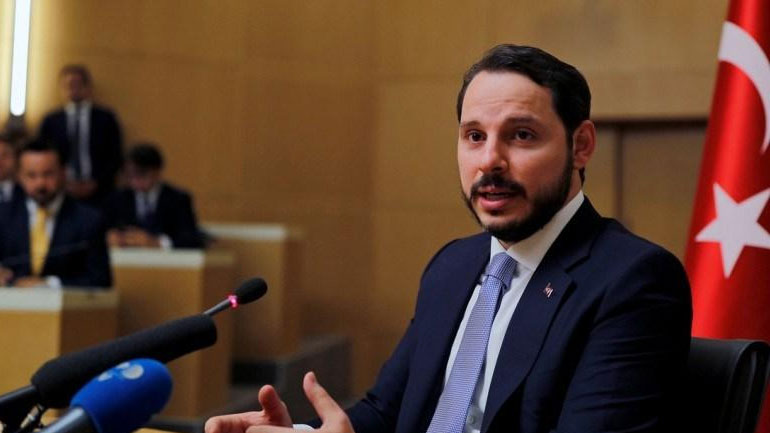 Τούρκος ΥΠΟΙΚ: Απαράδεκτες οι αμερικανικές κυρώσεις