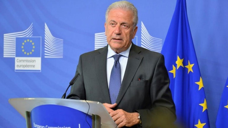 Δ. Αβραμόπουλος στη Handelsblatt για μεταναστευτικό: «Η πολιτική μας θα πρέπει να αποτυπώνει τις αξίες, όχι τους φόβους μας»