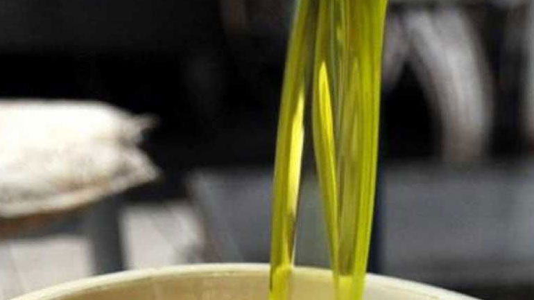 Πέλλα: Τους συνέλαβαν για διακίνηση λαδιού αμφιβόλου ποιότητας