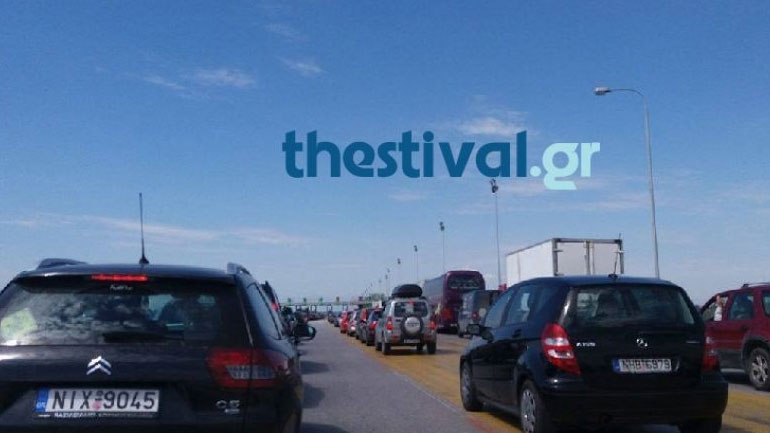 Μποτιλιάρισμα στα δύο «πόδια» της Χαλκιδικής