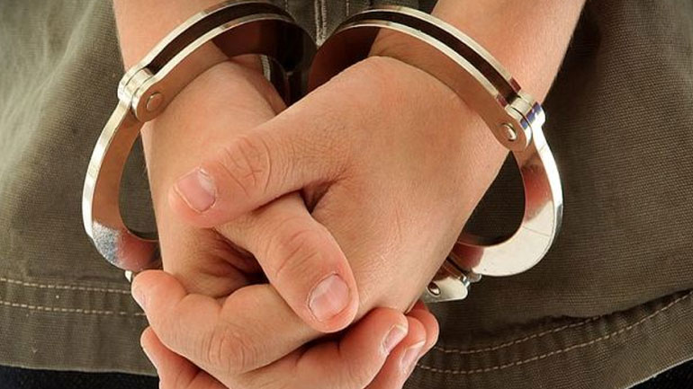 Κρήτη: Χειροπέδες σε ανήλικο για παράνομη πώληση συσκευασιών με αέριο γέλιου