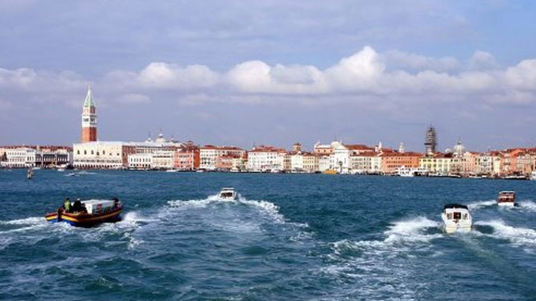 Ιταλία: Τρεις νεκροί και οκτώ τραυματίες σε δύο δυστυχήματα στη θάλασσα της Βενετίας