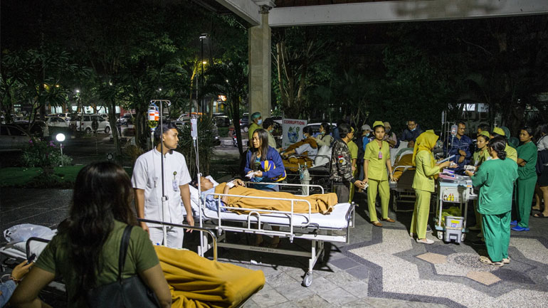 Ινδονησία: Τουλάχιστον 98 οι νεκροί από τον ισχυρό σεισμό – 2.000 τουρίστες απομακρύνθηκαν