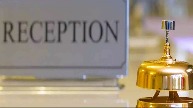 Χανιά: Τη λήψη μέτρων για την παράνομη αφισοκόλληση ζητά από τους δημάρχους η Ένωση Ξενοδόχων