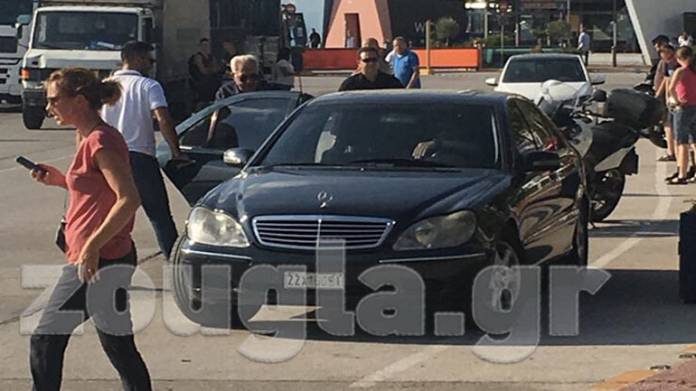 Στην Αίγινα ο Αλέκος Φλαμπουράρης