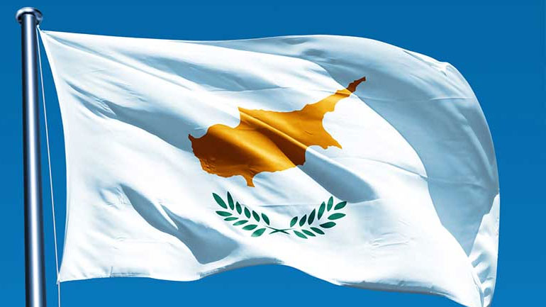 Κύπρος: Ο υπουργός Οικονομικών απορρίπτει τα περί πολιτικών παρεμβάσεων στο Συνεργατισμό