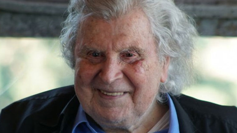 Εξιτήριο έλαβε ο Μίκης Θεοδωράκης