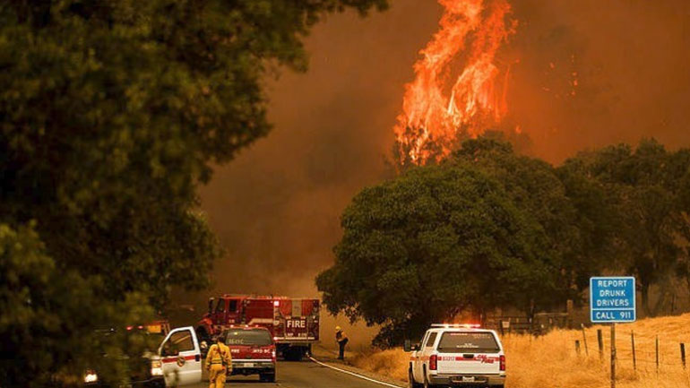 Μαίνεται η πυρκαγιά στο Μεντοτσίνο, η μεγαλύτερη στην ιστορία της Καλιφόρνια
