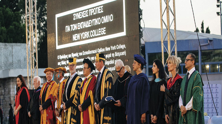 New York College: Μεγαλοπρεπείς Αποφοιτήσεις με Διεθνές Αποτύπωμα