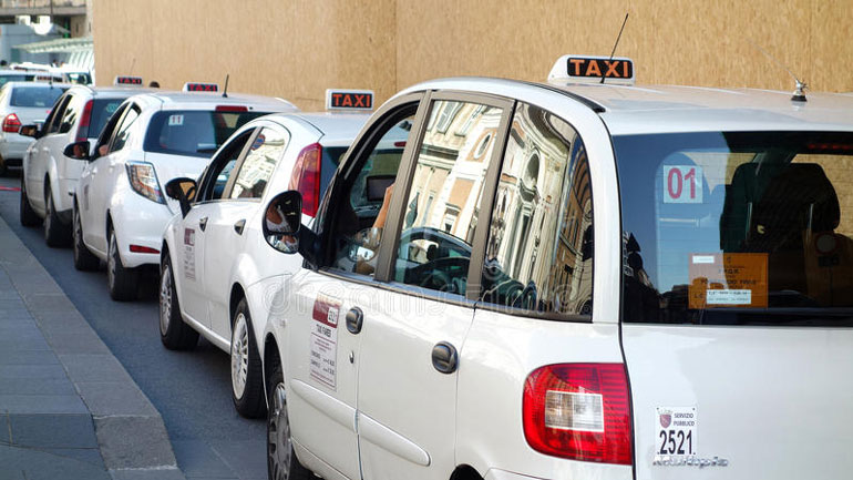 Μιλάνο: Πρόστιμα επιβάλλουν οι Αρχές στους οδηγούς ταξί που φοράνε βερμούδες