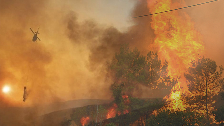 Υπό μερικό έλεγχο τα μέτωπα σε Κοιλιωμένο και Μαχαιράδο