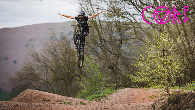 Video: Απόλαυσε οδηγικό style από την Veronique Sandler