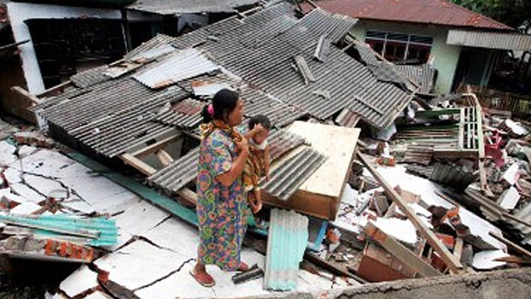 Ινδονησία: Στους 319 αυξήθηκε ο αριθμός των νεκρών από τον σεισμό