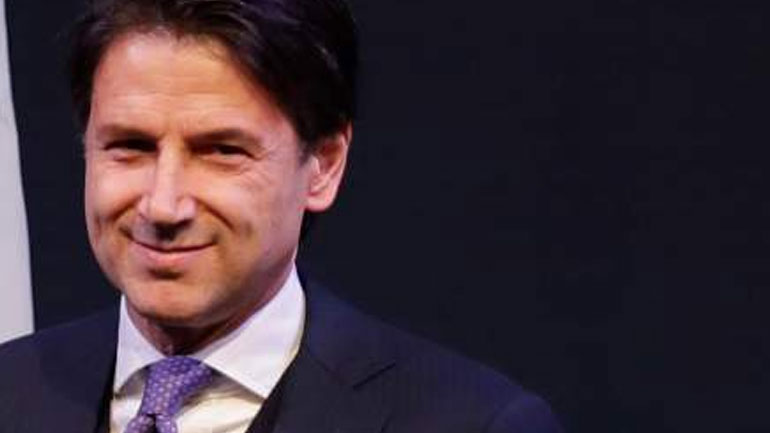 Ο Τζουζέπε Κόντε έκλεισε τα 54 και γιορτάζει με τους στενότερους συνεργάτες του