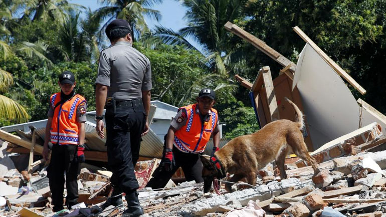 Ινδονησία: Στους 321 ανέρχεται ο αριθμός των νεκρών από τον σεισμό στο νησί Λομπόκ