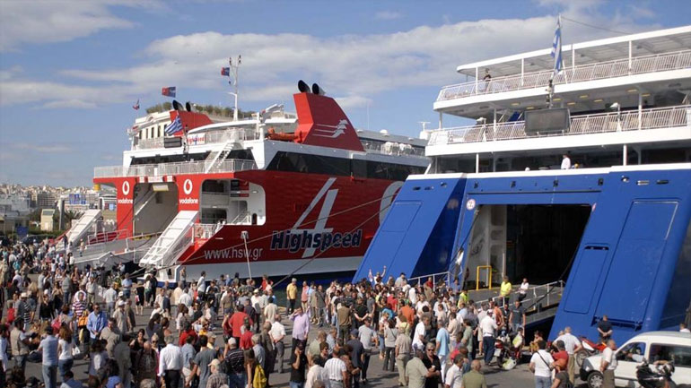 Αυξημένη η κίνηση στα λιμάνια λόγω της εξόδου των αδειούχων για τον Δεκαπενταύγουστο