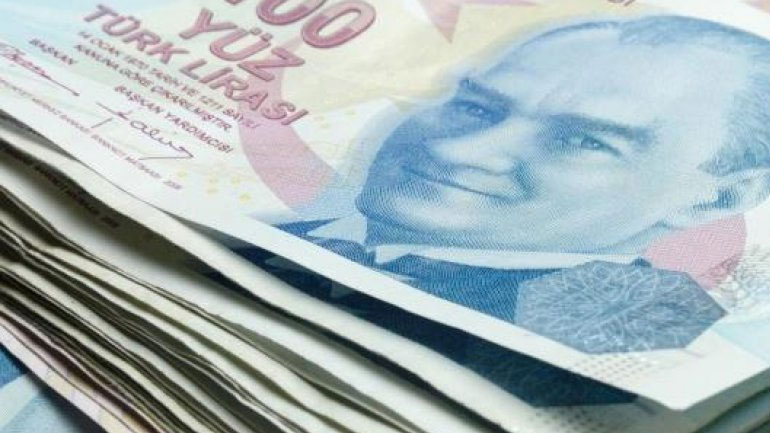 Οσμή capital controls στην Τουρκία – Απαγορεύτηκαν οι τραπεζικές συναλλαγές μέσω κινητού τηλεφώνου