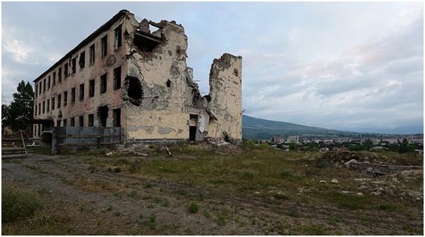  Η βάση της ρωσικής ειρηνευτικής δύναμης κοντά στην Τskhinval , ήταν πρώτη που είχε δεχθεί επίθεση στις 8 Αυγούστου 2008. (Φωτογραφία: Sputnik)