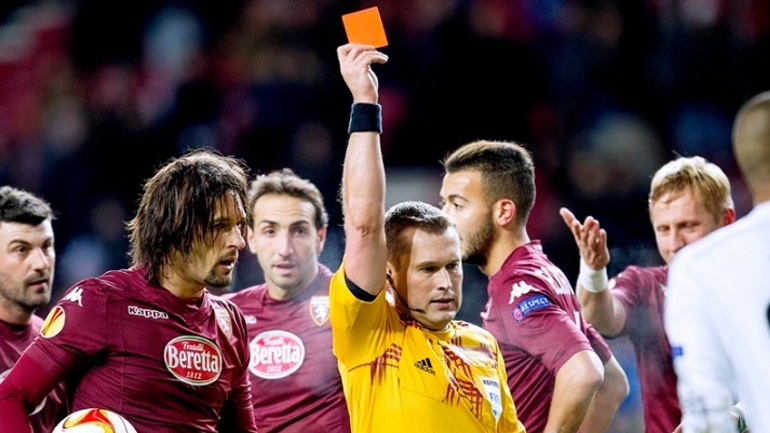 Ο Μπεζμπορόντοφ «σφυρίζει» την ΑΕΚ και ο Μπουκέ τον ΠΑΟΚ