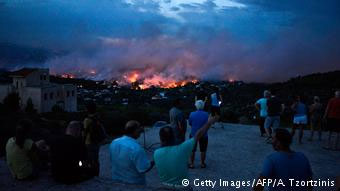 SZ : «Διασώστες σε πανικό, αξιωματούχοι που δεν συμφωνούν για τις ευθύνες που φέρουν-και αυτά είναι εικόνες που θα μείνουν από αυτό το καλοκαίρι»
