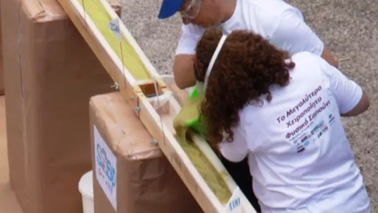 Ρεκόρ Γκίνες σαπουνιού στη Ροδιά Ηρακλείου