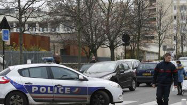 Γαλλία: Οδηγός έπεσε με το αυτοκίνητό του στην είσοδο ενός τεμένους