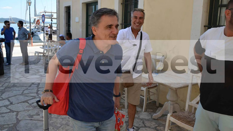 Στην Πρέβεζα για διακοπές ο Ευκλείδης Τσακαλώτος