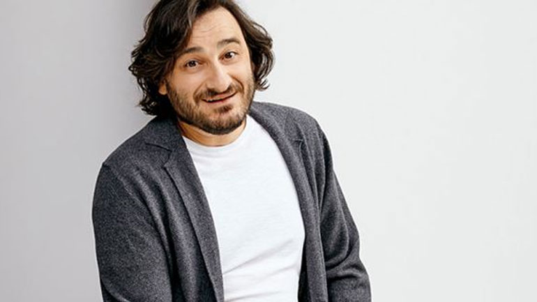 Ο Βασίλης Χαραλαμπόπουλος μιλάει για τη σύζυγό του και το καταφύγιό τους στο Πήλιο