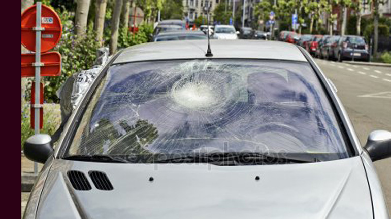 Χαλκίδα: Ανήλικος πετούσε πέτρες σε διερχόμενα αυτοκίνητα