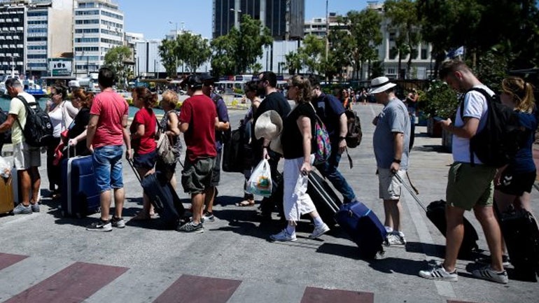 Αυξημένη η κίνηση στα λιμάνια της χώρας – 57.774 επιβάτες αναχώρησαν το Σάββατο από Πειραιά και Ραφήνα