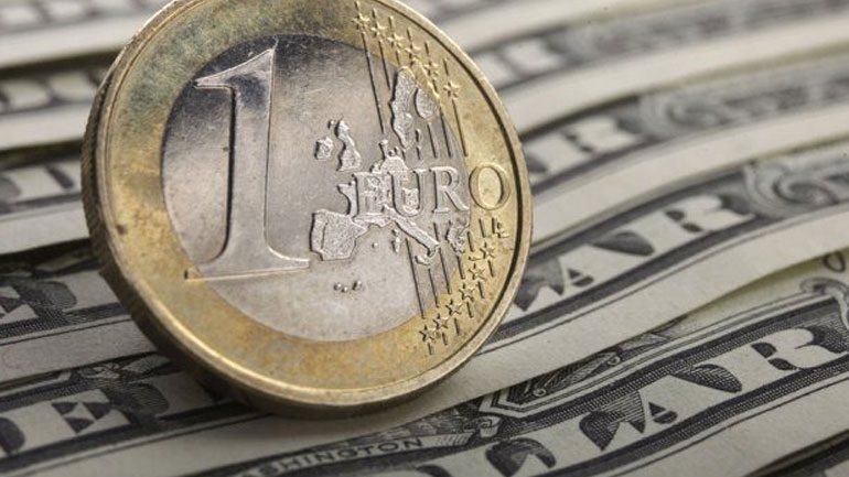 Το ευρώ υποχωρεί 0,25%, στα 1,1383 δολάρια