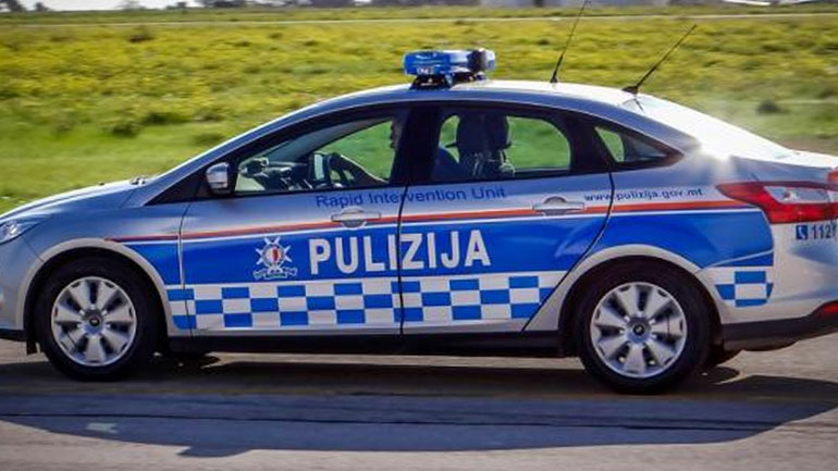 Μάλτα: Η αστυνομία έδιωξε μετανάστες από βουστάσιο, στο οποίο διέμεναν, αφήνοντάς τους άστεγους