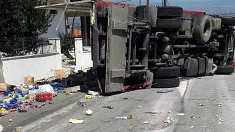 Ανατροπή νταλίκας στον Άγιο Χριστόφορο Καβάλας