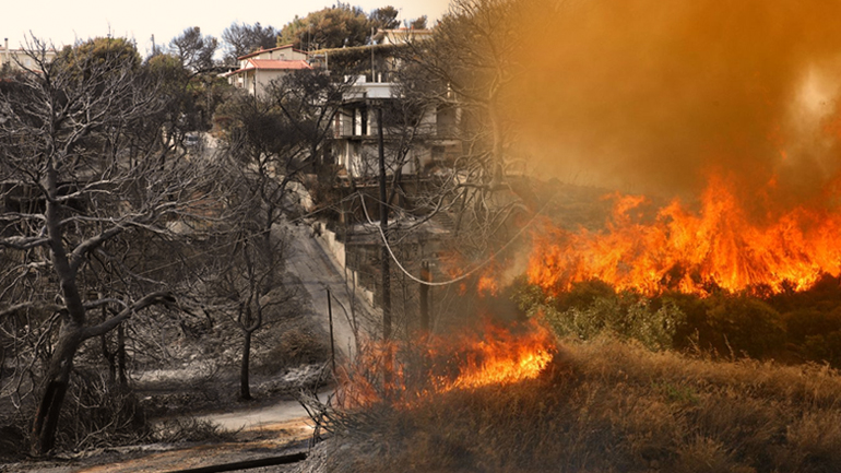 Έμεινε από καύσιμα το πρώτο ελικόπτερο που έφτασε στο Μάτι