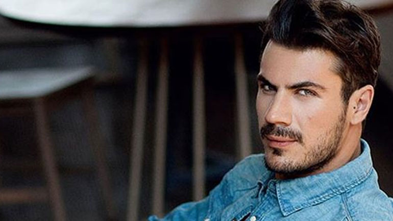 Ο Άκης Πετρετζίκης είναι ερωτευμένος – Ποια είναι η καλλονή που του έκλεψε την καρδιά;