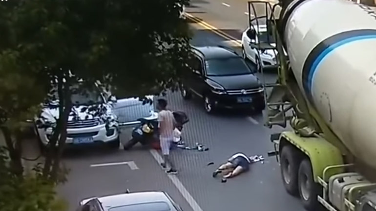 Το κράνος της έσωσε της ζωή