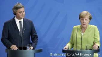 Από τη συνάντηση της γερμανίδας καγκελαρίου Μέρκελ με τον πρόεδρο του υπουργικού συμβουλίου της Βοσνίας- Ερζεγοβίνης Ζβίζντιτς στο Βερολίνο.