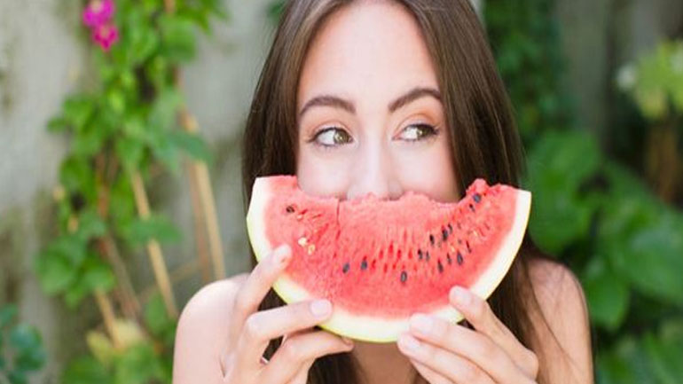 DIY: Πανεύκολο scrub προσώπου με καρπούζι