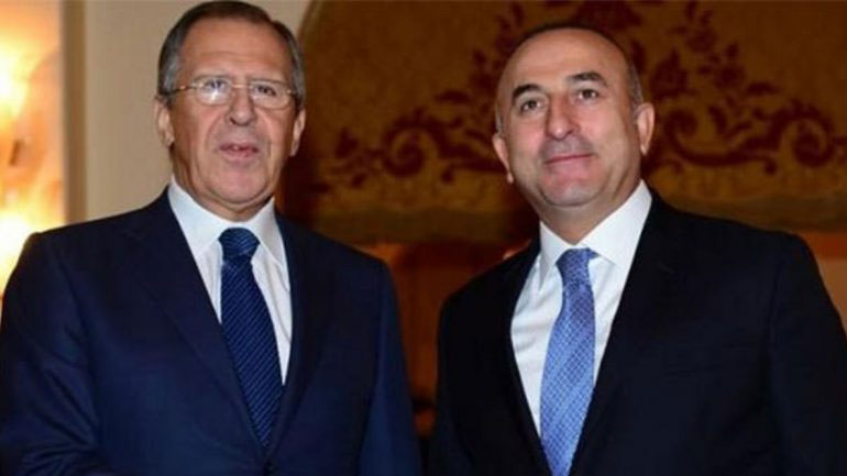 Τσαβούσογλου και Λαβρόφ συζήτησαν τις εξελίξεις στη Συρία, το προσφυγικό και τις αμερικανικές κυρώσεις