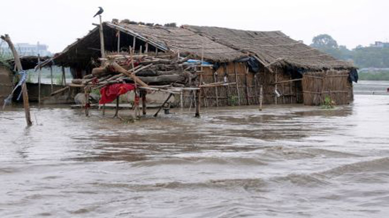 Ινδία: 67 νεκροί, 50.000 εκτοπισμένοι από τις πλημμύρες στην Κεράλα