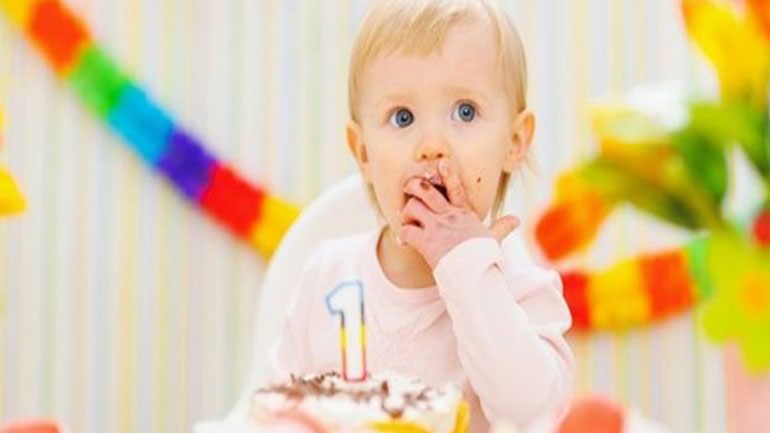 Τα πρώτα γενέθλια του παιδιού σας: Οδηγός διασκέδασης για όλους!