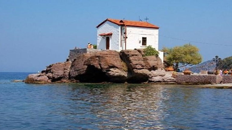 Υπάρχει και η Παναγία η Γοργόνα…