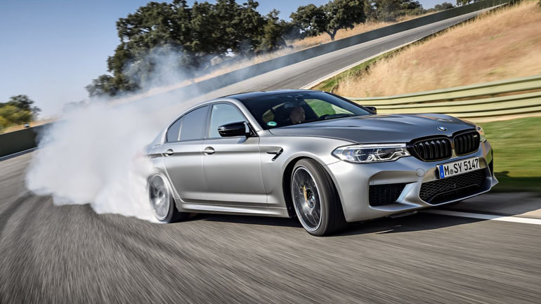 Ντριφτάρει ατελείωτα η BMW M5 Competition