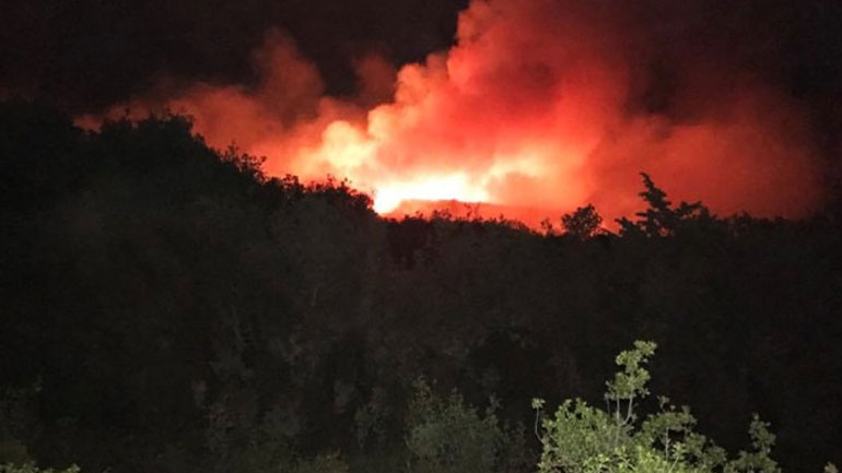 Φωτιά στο Αχλαδόκαστρο στην Ορεινή Ναυπακτία