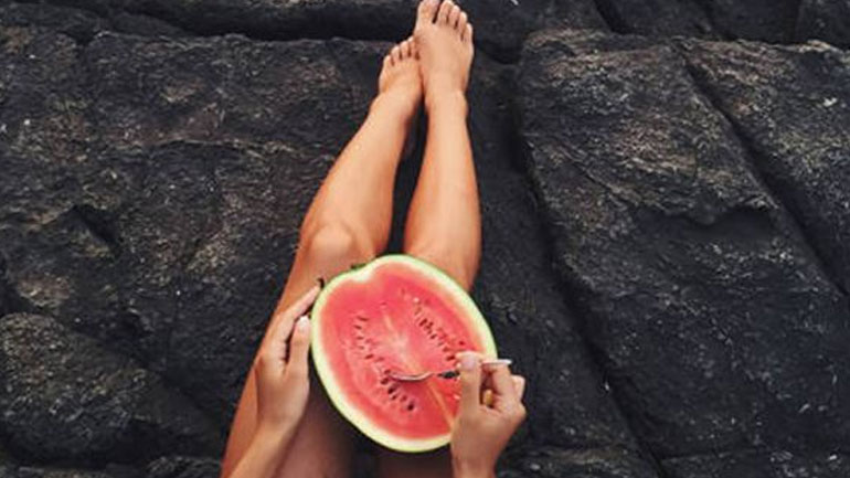 To trick για να αφαιρέσεις τον λεκέ από κόκκινα φρούτα στα ρούχα σου