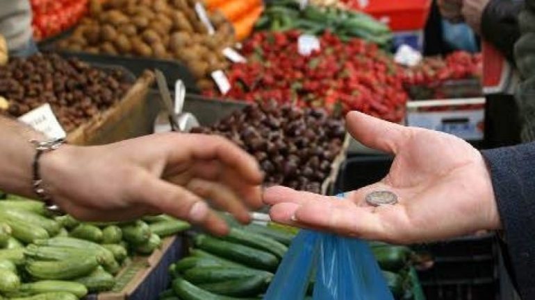 Νέα μέθοδος για να… κλέβουν πορτοφόλια στην λαϊκή